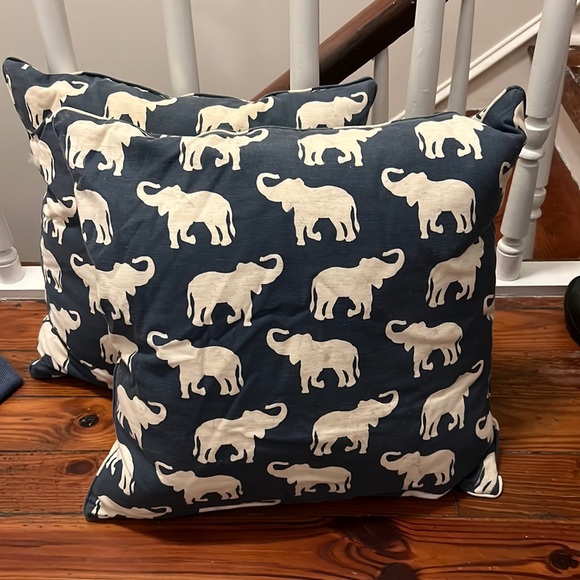 Pottery barn elephant throw pillows blue and white - Picture 1 of 2